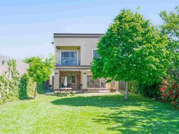 Casa 4 ambientes en Venta en Cañuelas con pileta