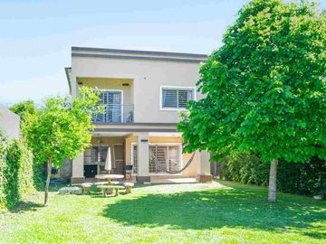 Casa 4 ambientes en Venta en Cañuelas con pileta