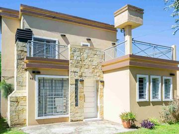 Casa 4 ambientes en Venta en Cañuelas con pileta
