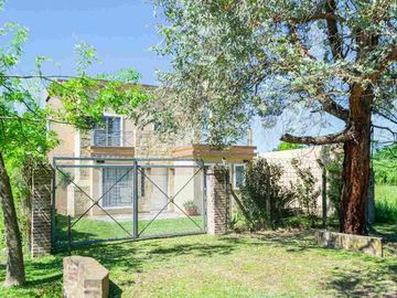 Casa 4 ambientes en Venta en Cañuelas con pileta