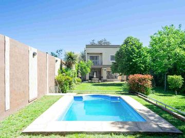 Casa 4 ambientes en Venta en Cañuelas con pileta