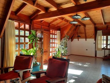 Casa en venta - 2 Dormitorios 3 Baños - 1.240Mts2 - Río Ceballos