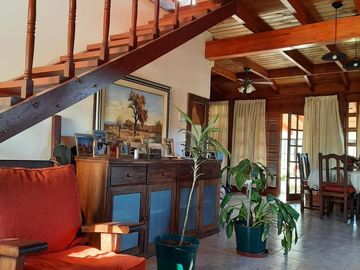 Casa en venta - 2 Dormitorios 3 Baños - 1.240Mts2 - Río Ceballos