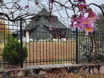 Casa en venta - 2 Dormitorios 3 Baños - 1.240Mts2 - Río Ceballos