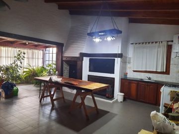 Casa en venta - 2 Dormitorios 3 Baños - 1.240Mts2 - Río Ceballos