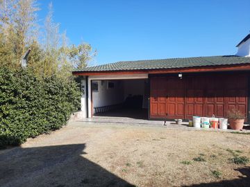 Casa en venta - 2 Dormitorios 3 Baños - 1.240Mts2 - Río Ceballos