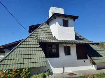 Casa en venta - 2 Dormitorios 3 Baños - 1.240Mts2 - Río Ceballos
