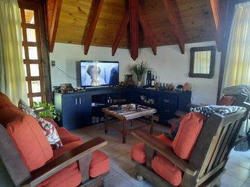 Casa en venta - 2 Dormitorios 3 Baños - 1.240Mts2 - Río Ceballos