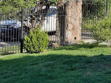 Casa en venta - 2 Dormitorios 3 Baños - 1.240Mts2 - Río Ceballos