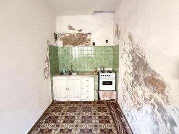 2 departamentos + 1 galpón en VENTA, Bolivia al 1500, barrio Villa Urquiza, SMT. Ideal INVERSORES!