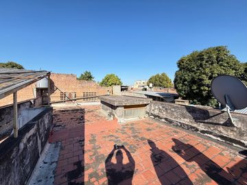 2 departamentos + 1 galpón en VENTA, Bolivia al 1500, barrio Villa Urquiza, SMT. Ideal INVERSORES!