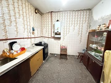 2 departamentos + 1 galpón en VENTA, Bolivia al 1500, barrio Villa Urquiza, SMT. Ideal INVERSORES!