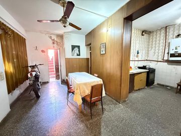 2 departamentos + 1 galpón en VENTA, Bolivia al 1500, barrio Villa Urquiza, SMT. Ideal INVERSORES!