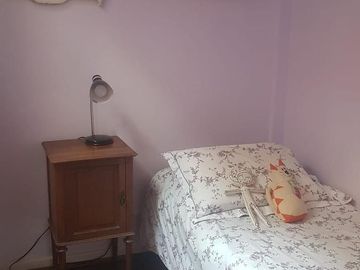 Excelente 3 Amb con Balcón frente/ Patio, 2do piso x escalera/ MUY LUMINOSO!!!