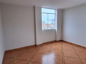 Local en Los Olivos, cuadra 11 de Av. Carlos Izaguirre