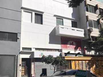 Departamento en la Plata ideal para emprendimiento en pleno  centro comercial de calle 12