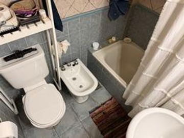 APTO CREDITO ACEPTA PERMUTA CASA 5 AMBIENTES CON COCHERA Y PARRILLA EN BALLESTER