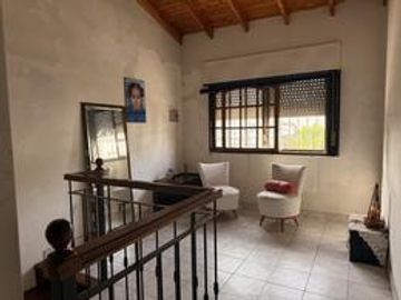 APTO CREDITO ACEPTA PERMUTA CASA 5 AMBIENTES CON COCHERA Y PARRILLA EN BALLESTER