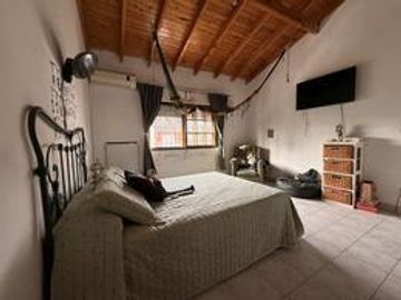 APTO CREDITO ACEPTA PERMUTA CASA 5 AMBIENTES CON COCHERA Y PARRILLA EN BALLESTER