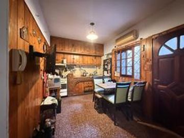 APTO CREDITO ACEPTA PERMUTA CASA 5 AMBIENTES CON COCHERA Y PARRILLA EN BALLESTER