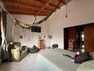 APTO CREDITO ACEPTA PERMUTA CASA 5 AMBIENTES CON COCHERA Y PARRILLA EN BALLESTER