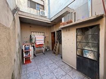 APTO CREDITO ACEPTA PERMUTA CASA 5 AMBIENTES CON COCHERA Y PARRILLA EN BALLESTER