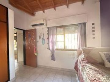 APTO CREDITO ACEPTA PERMUTA CASA 5 AMBIENTES CON COCHERA Y PARRILLA EN BALLESTER