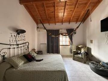 APTO CREDITO ACEPTA PERMUTA CASA 5 AMBIENTES CON COCHERA Y PARRILLA EN BALLESTER