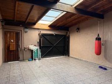 APTO CREDITO ACEPTA PERMUTA CASA 5 AMBIENTES CON COCHERA Y PARRILLA EN BALLESTER