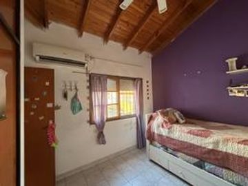 APTO CREDITO ACEPTA PERMUTA CASA 5 AMBIENTES CON COCHERA Y PARRILLA EN BALLESTER