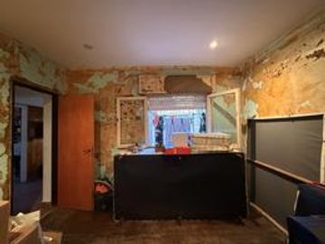 APTO CREDITO ACEPTA PERMUTA CASA 5 AMBIENTES CON COCHERA Y PARRILLA EN BALLESTER