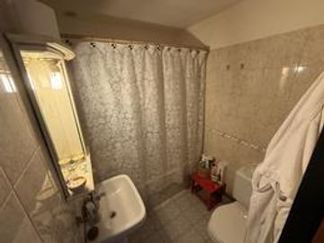 APTO CREDITO ACEPTA PERMUTA CASA 5 AMBIENTES CON COCHERA Y PARRILLA EN BALLESTER