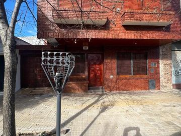 Casa en  50 entre 22 y 23