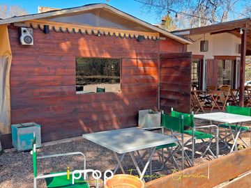 Oportunidad!  Local comercial   2 casas!! Excelente ubicación- Esquina sobre Av San Martín!