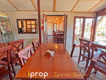 Oportunidad!  Local comercial   2 casas!! Excelente ubicación- Esquina sobre Av San Martín!