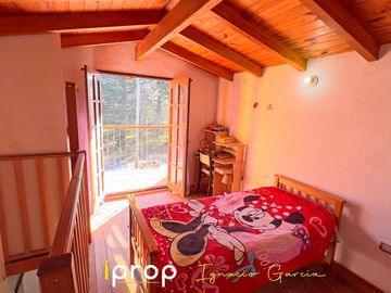 Oportunidad!  Local comercial   2 casas!! Excelente ubicación- Esquina sobre Av San Martín!