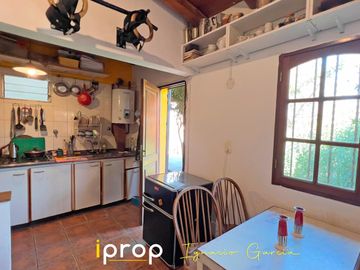 Oportunidad!  Local comercial   2 casas!! Excelente ubicación- Esquina sobre Av San Martín!