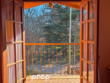 Oportunidad!  Local comercial   2 casas!! Excelente ubicación- Esquina sobre Av San Martín!