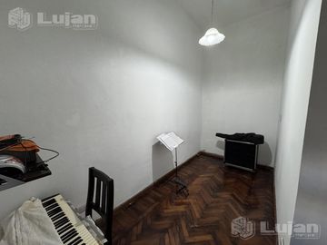 Venta PH en Liniers tipo casa 4 ambs con garaje
