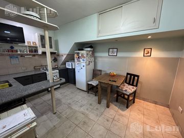 Venta PH en Liniers tipo casa 4 ambs con garaje