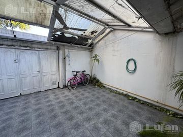 Venta PH en Liniers tipo casa 4 ambs con garaje