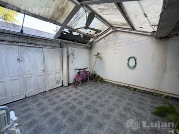 Venta PH en Liniers tipo casa 4 ambs con garaje