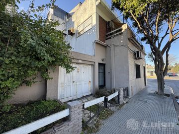 Venta PH en Liniers tipo casa 4 ambs con garaje