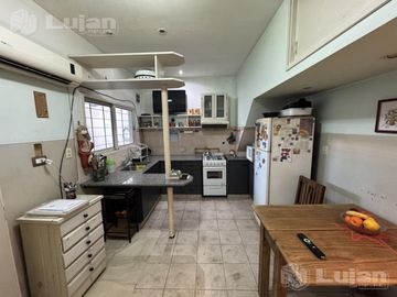 Venta PH en Liniers tipo casa 4 ambs con garaje