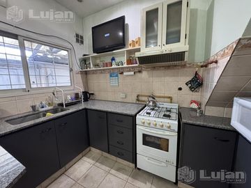 Venta PH en Liniers tipo casa 4 ambs con garaje
