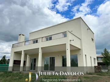 Casa en  Venta Aguas Privadas Barrio Naudir