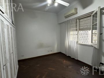 Venta de departamento de 3 ambientes en Flores