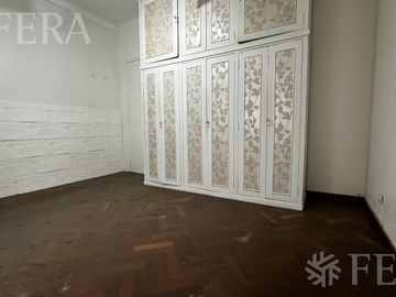 Venta de departamento de 3 ambientes en Flores