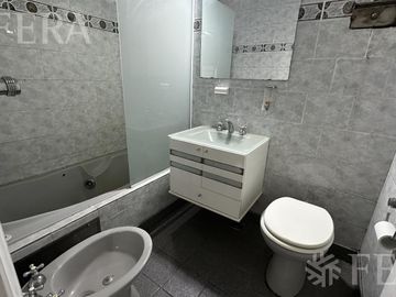 Venta de departamento de 3 ambientes en Flores