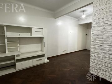 Venta de departamento de 3 ambientes en Flores